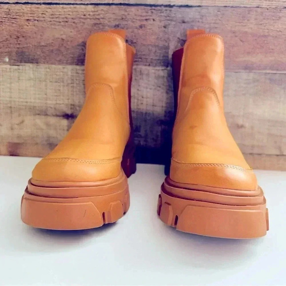 Farm Rio Lug Sole Beaded Platform Chelsea Boots - Picture 4 of 9